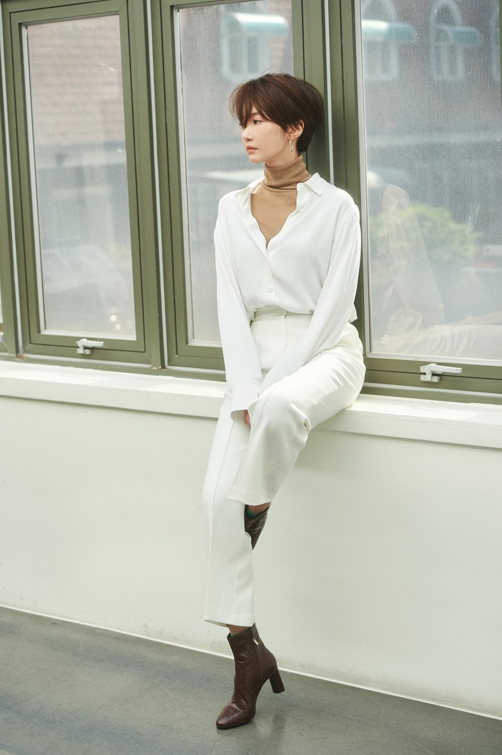 Go Jun Hee đẹp ngây ngất với bộ sưu tập áo sơmi yêu thích