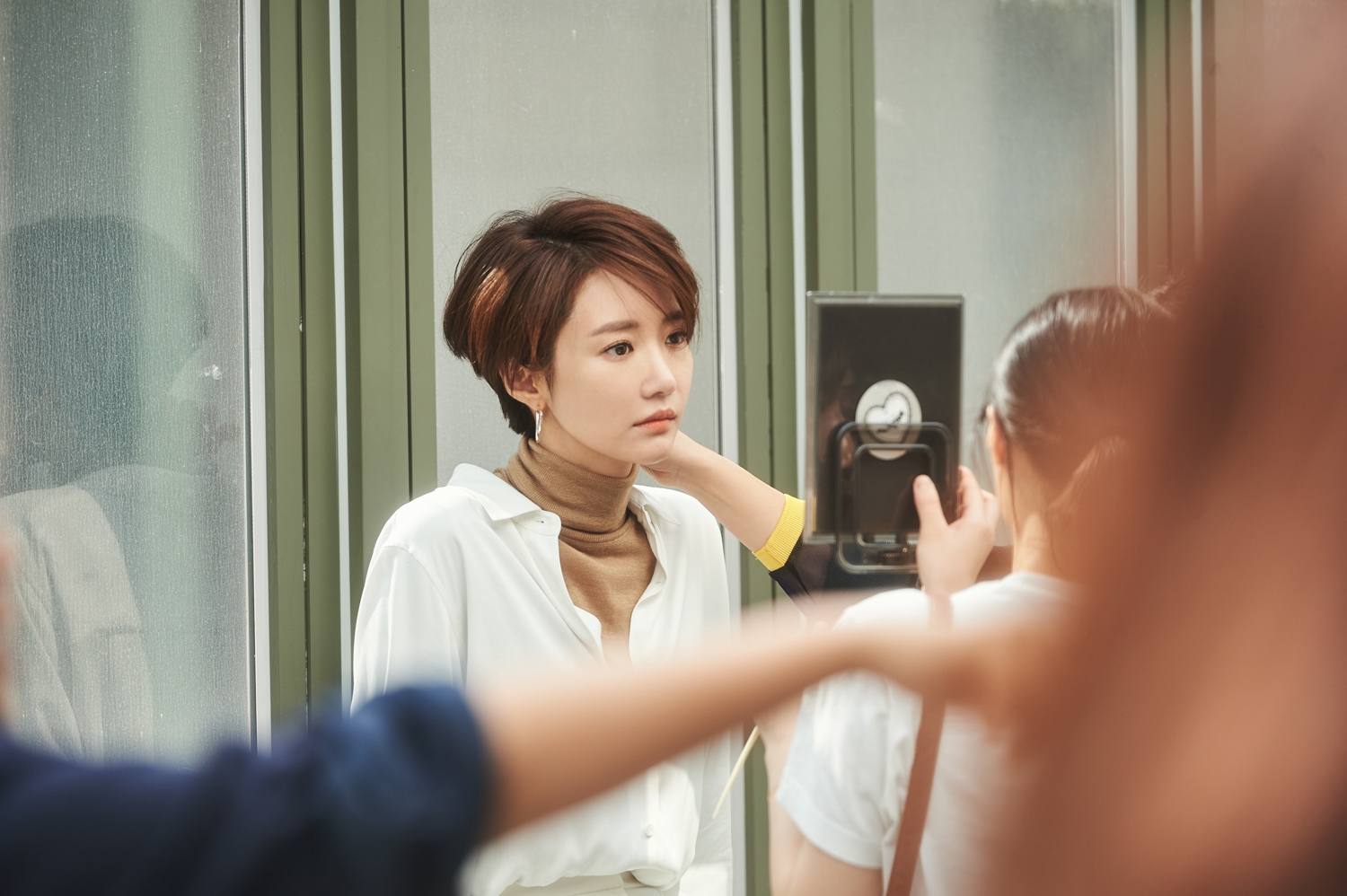 Go Jun Hee đẹp ngây ngất với bộ sưu tập áo sơmi yêu thích