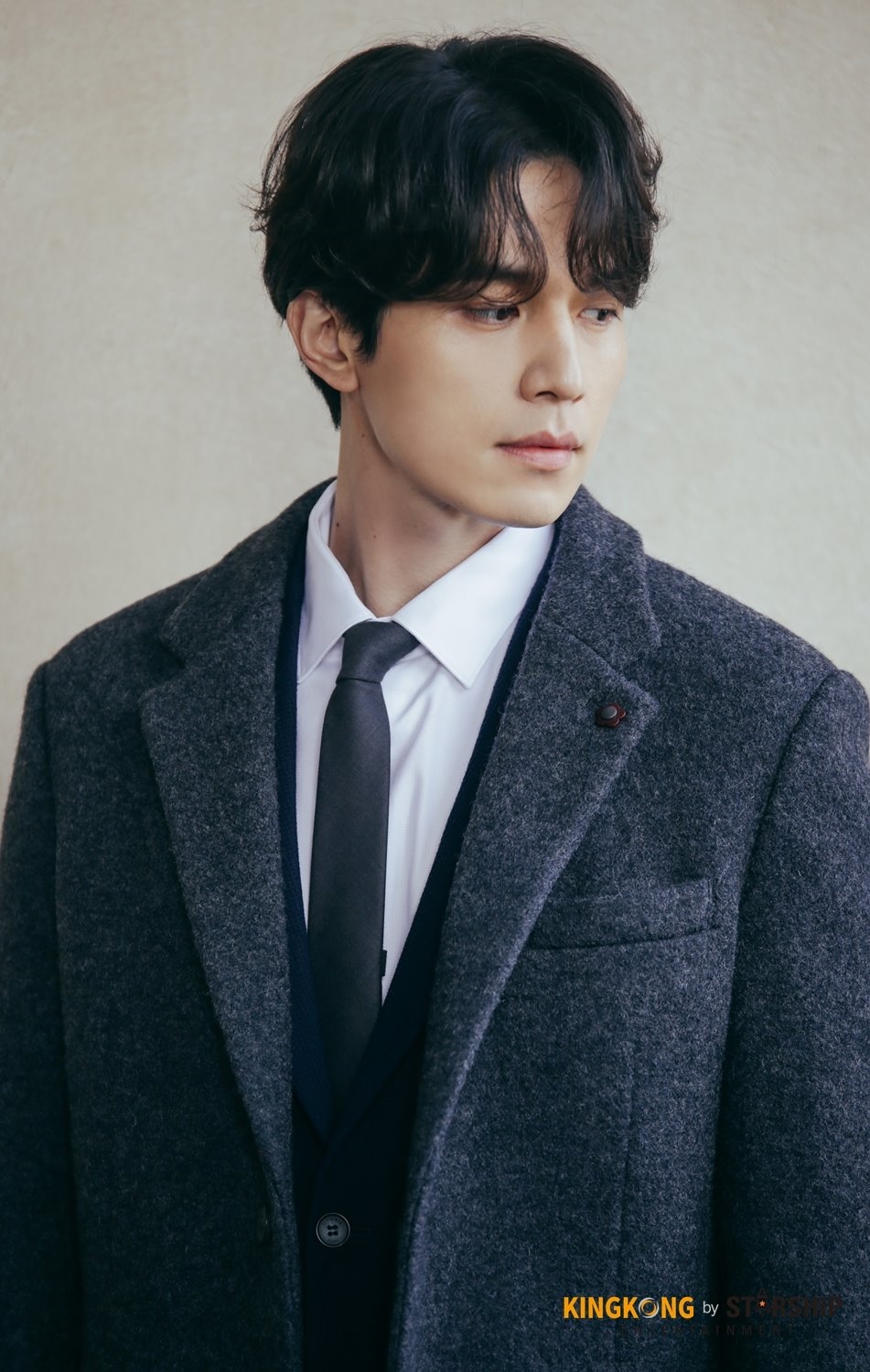Lee Dong Wook điển trai, lịch lãm trong bộ ảnh quảng cáo mới