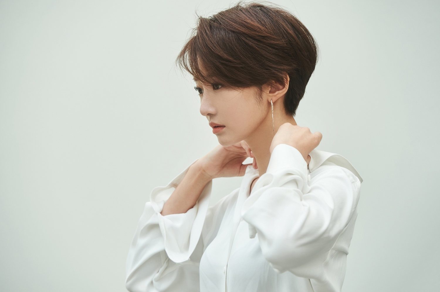 Go Jun Hee đẹp ngây ngất với bộ sưu tập áo sơmi yêu thích
