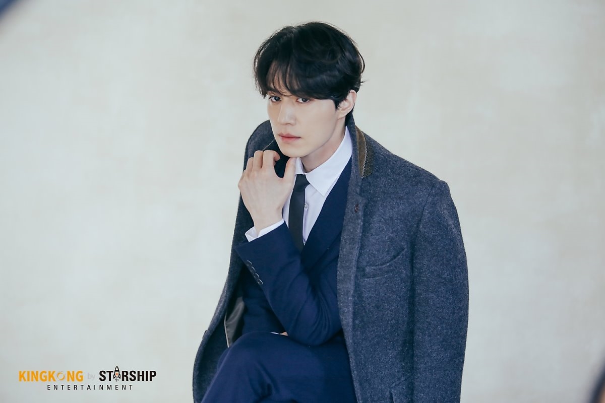Lee Dong Wook điển trai, lịch lãm trong bộ ảnh quảng cáo mới