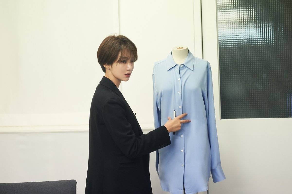 Go Jun Hee đẹp ngây ngất với bộ sưu tập áo sơmi yêu thích