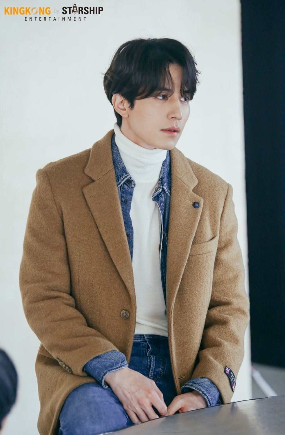 Lee Dong Wook điển trai, lịch lãm trong bộ ảnh quảng cáo mới