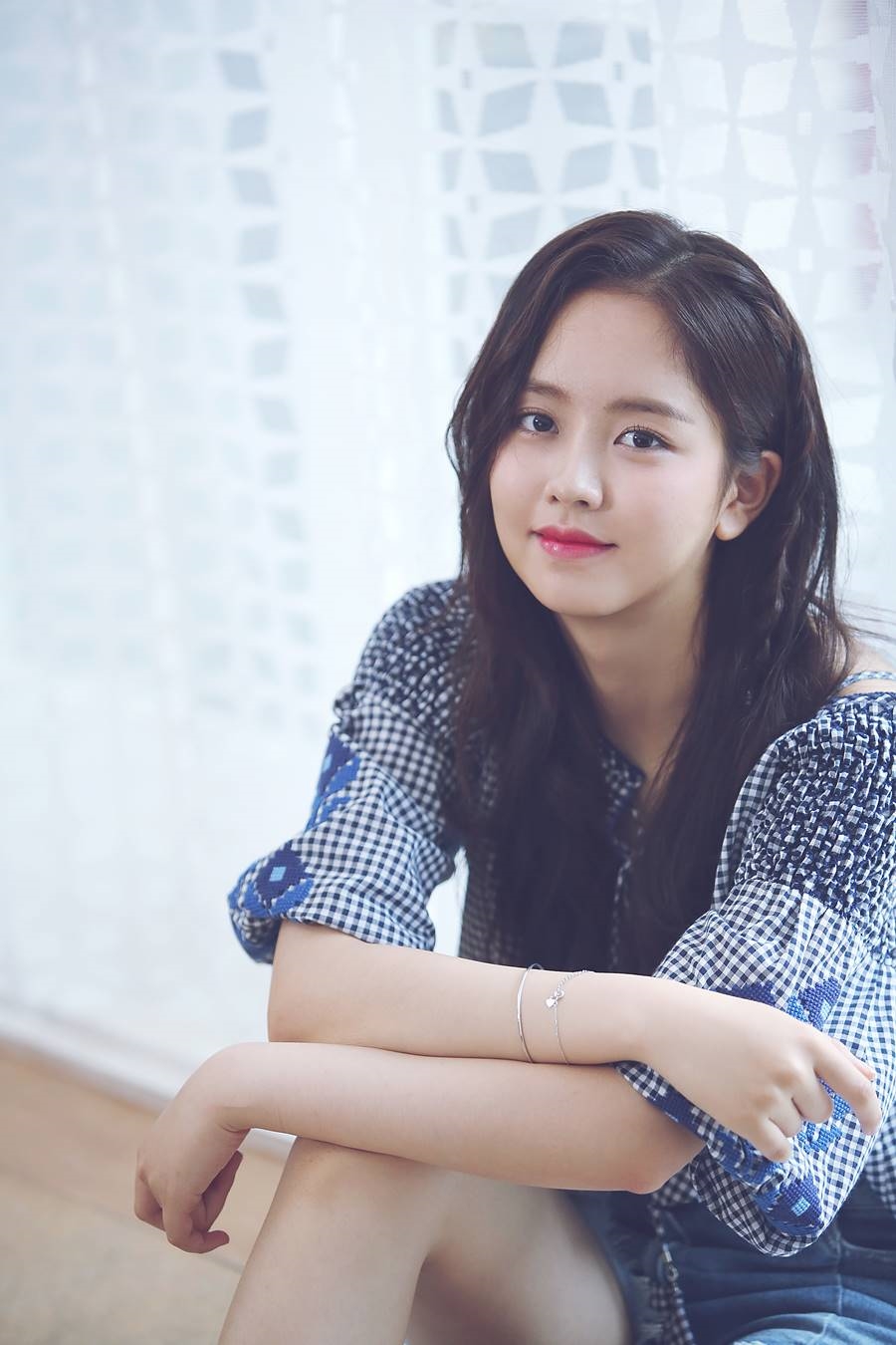 Lý do fan cuồng quyết bám đuôi Kim So Hyun tới tới trường trung học