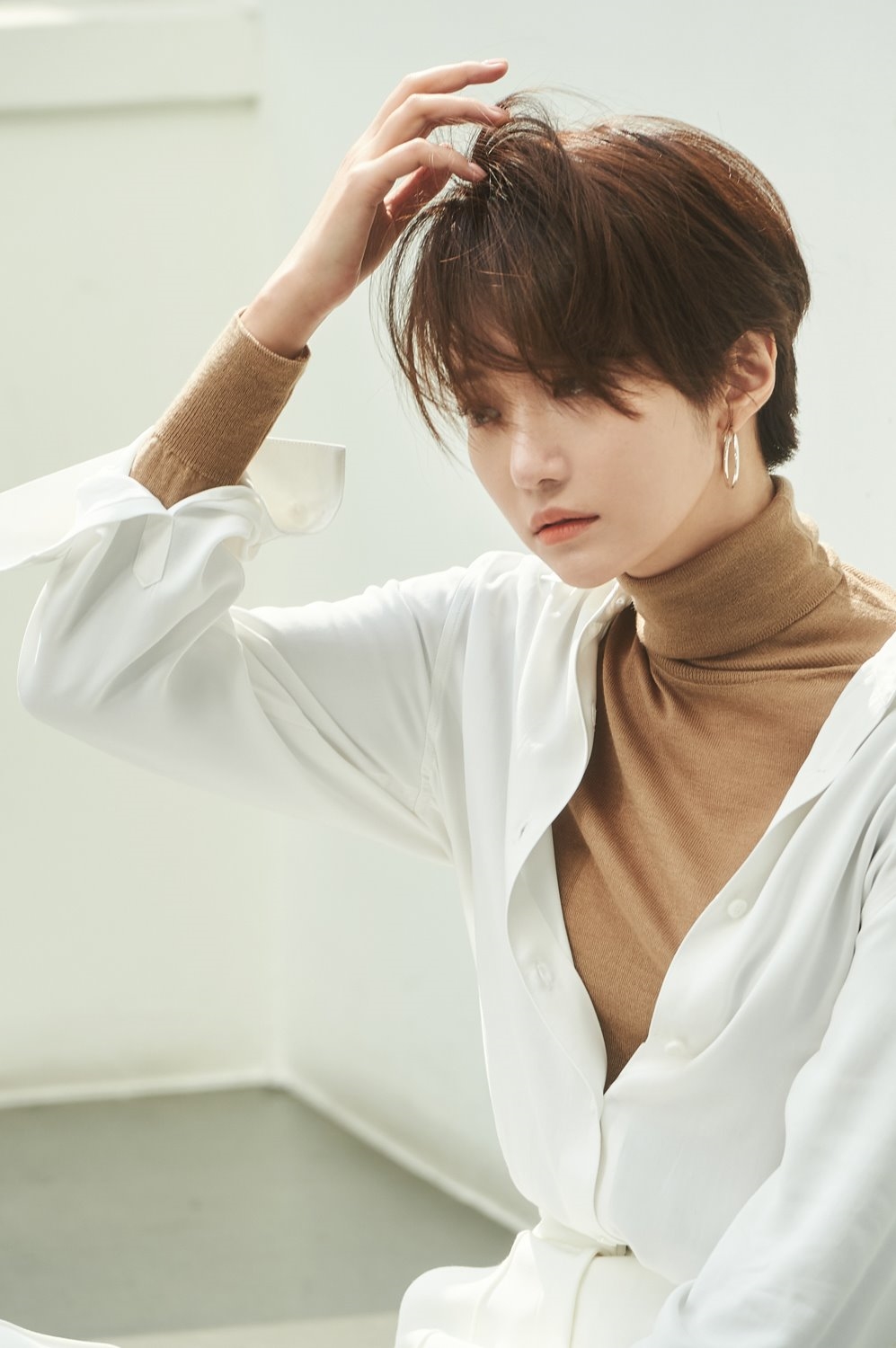 Go Jun Hee đẹp ngây ngất với bộ sưu tập áo sơmi yêu thích