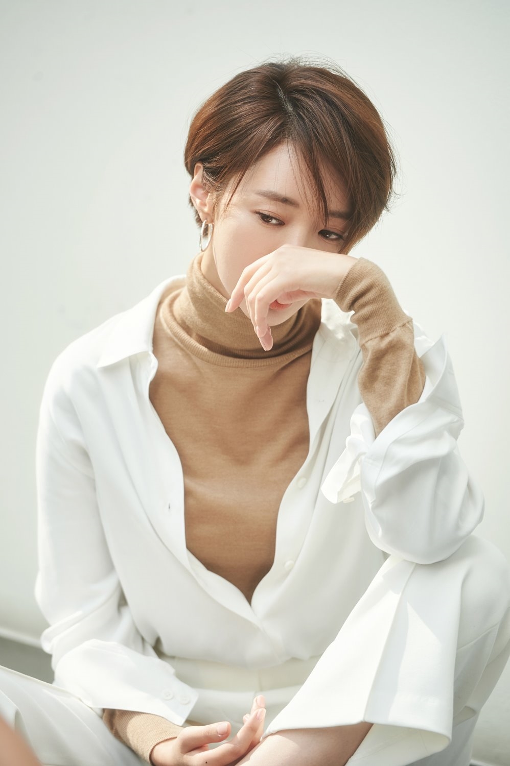 Go Jun Hee đẹp ngây ngất với bộ sưu tập áo sơmi yêu thích