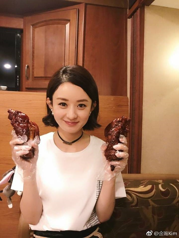 Trailer phim mới tung ra, Triệu Lệ Dĩnh bị chê diễn xuất “một màu”