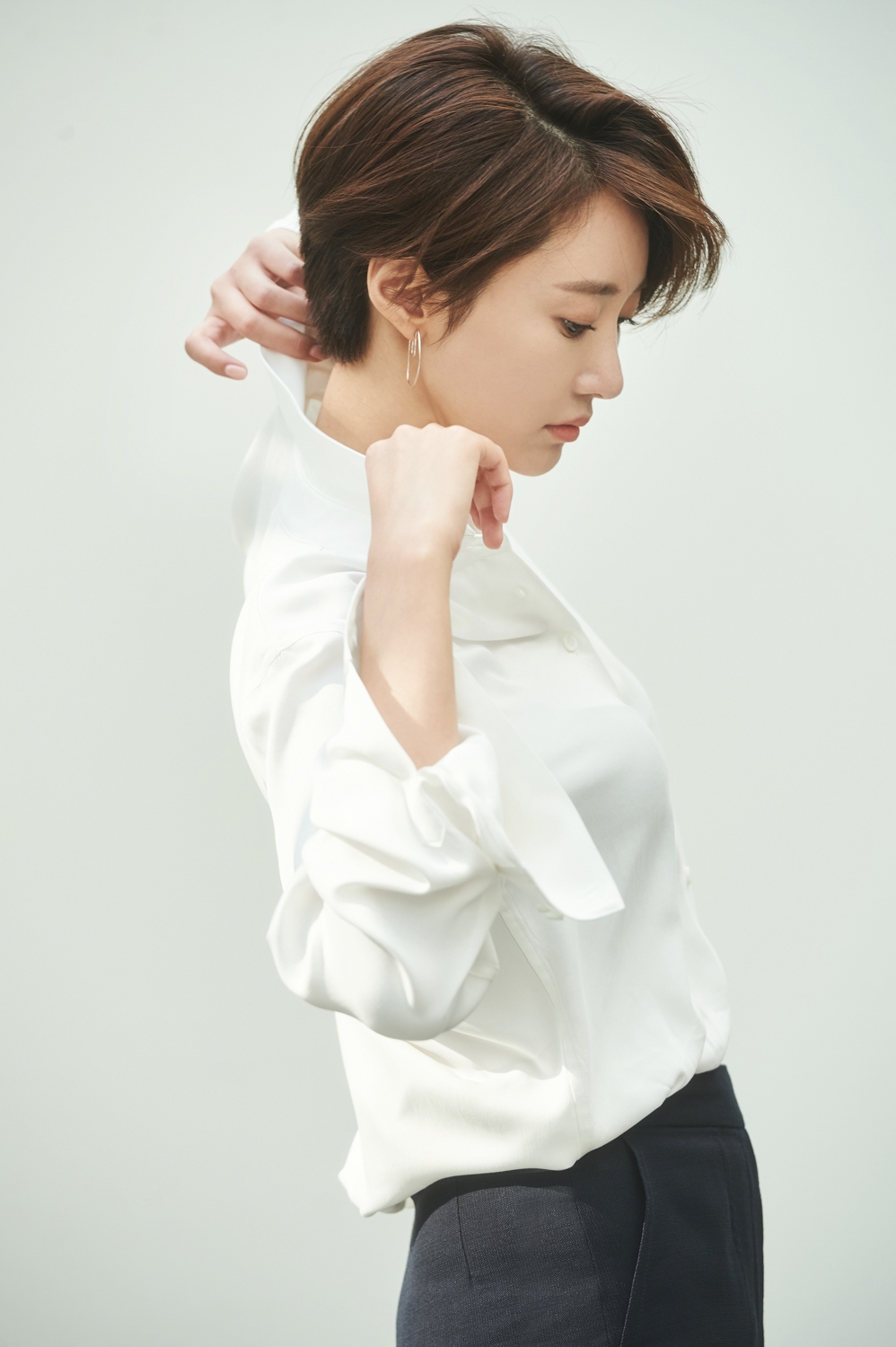 Go Jun Hee đẹp ngây ngất với bộ sưu tập áo sơmi yêu thích