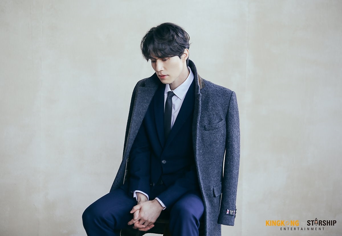 Lee Dong Wook điển trai, lịch lãm trong bộ ảnh quảng cáo mới