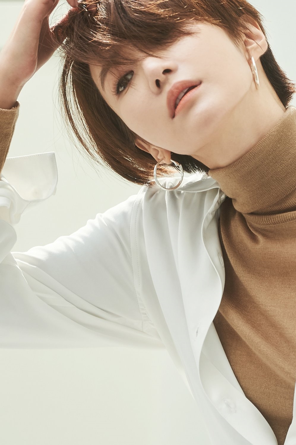 Go Jun Hee đẹp ngây ngất với bộ sưu tập áo sơmi yêu thích