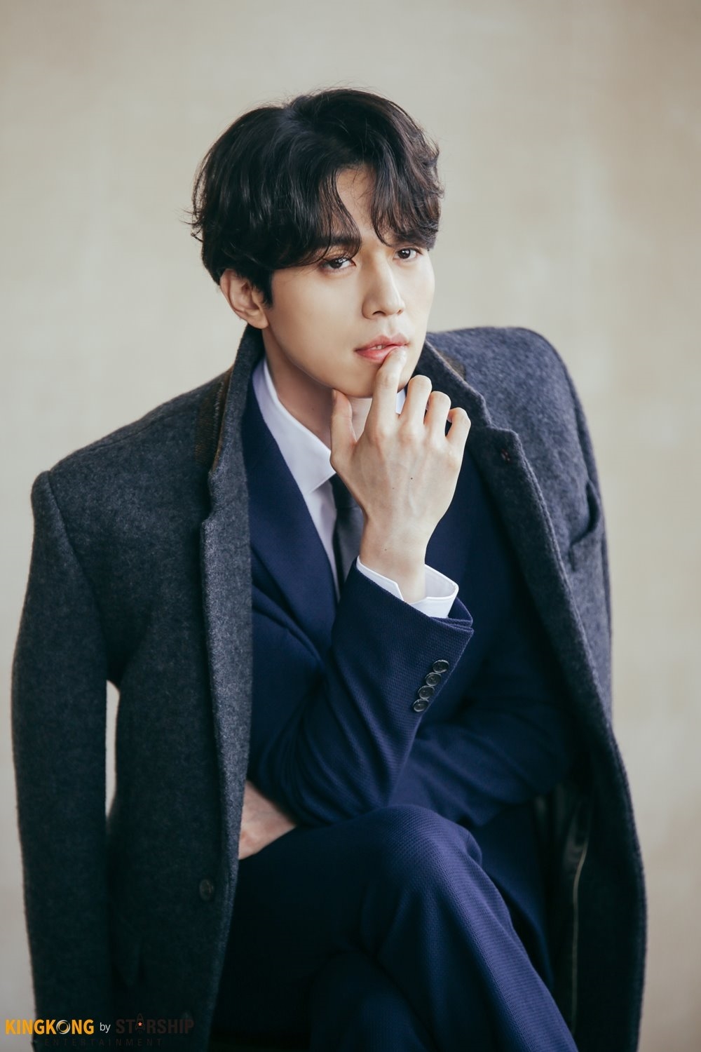 Lee Dong Wook điển trai, lịch lãm trong bộ ảnh quảng cáo mới