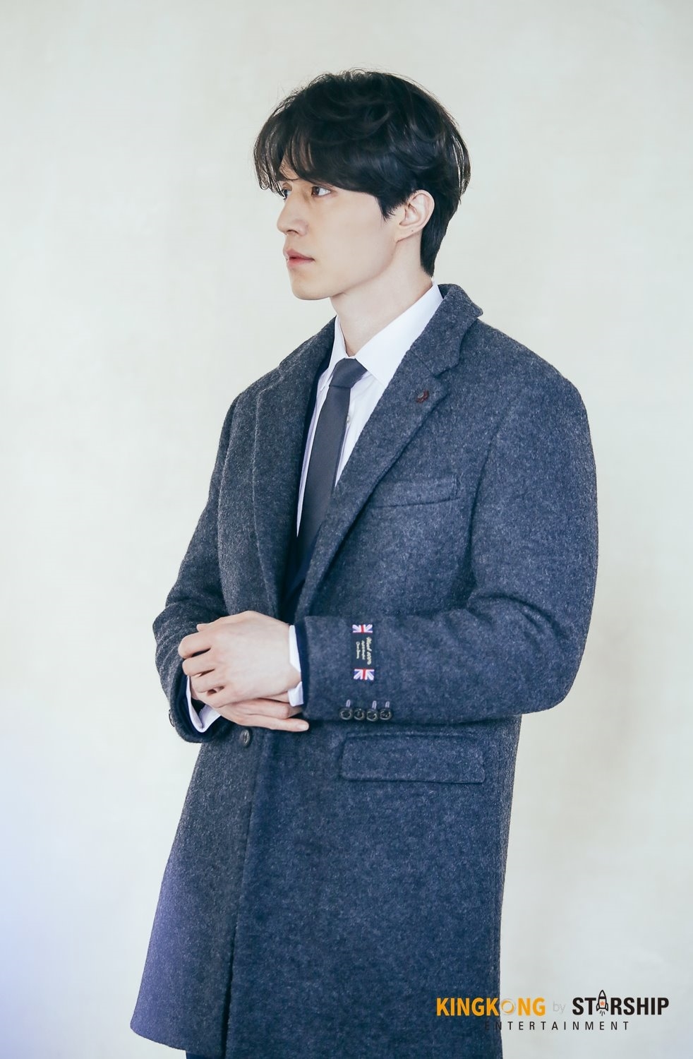 Lee Dong Wook điển trai, lịch lãm trong bộ ảnh quảng cáo mới