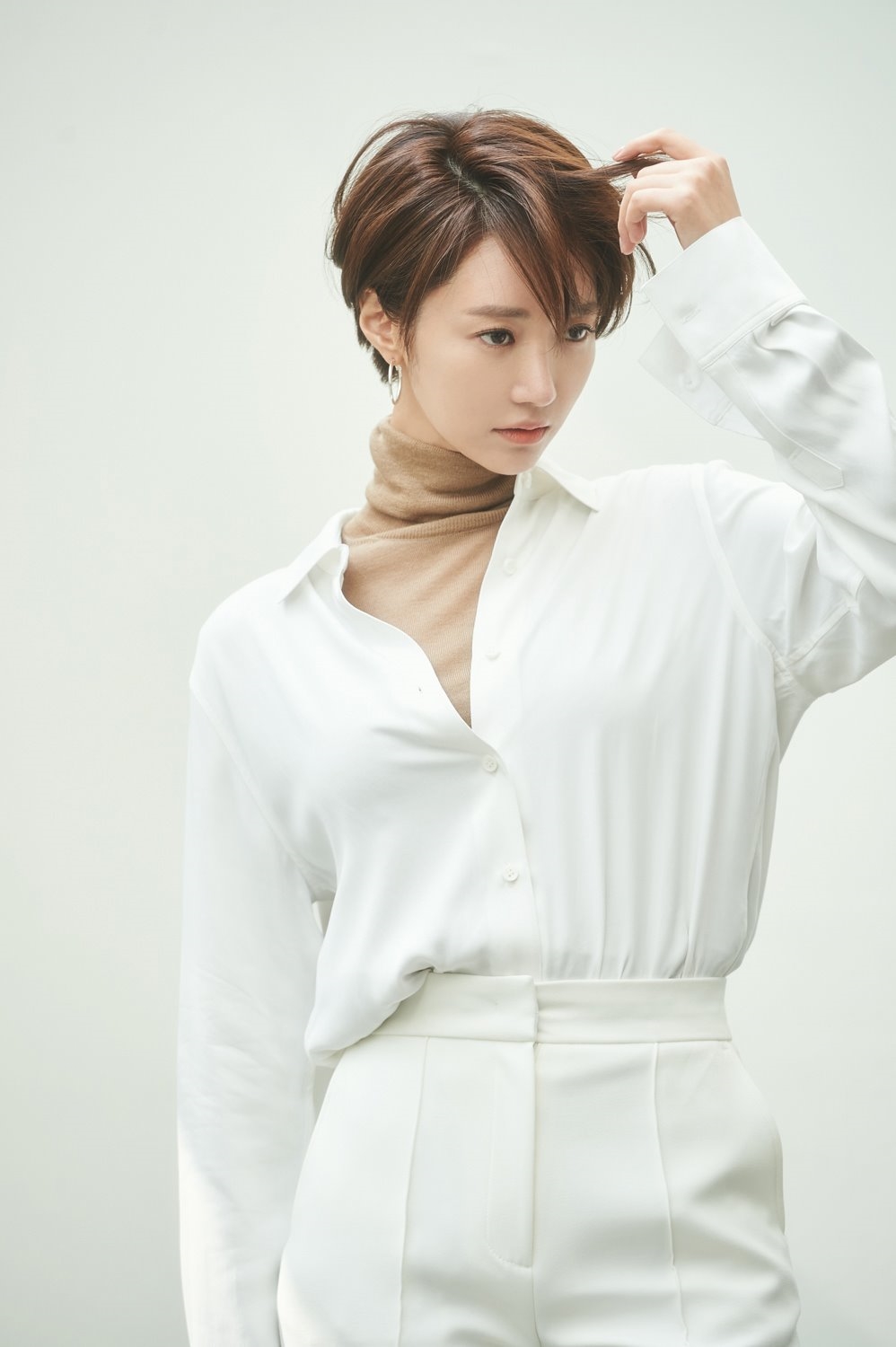 Go Jun Hee đẹp ngây ngất với bộ sưu tập áo sơmi yêu thích