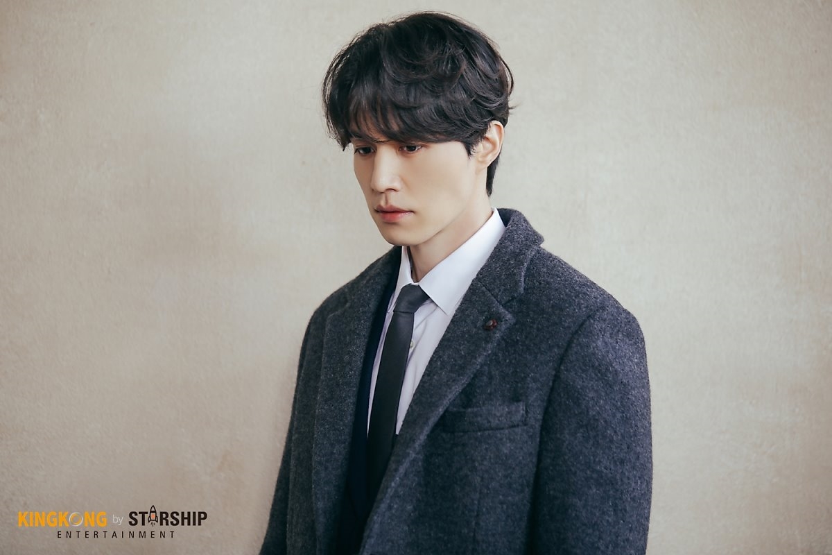 Lee Dong Wook điển trai, lịch lãm trong bộ ảnh quảng cáo mới