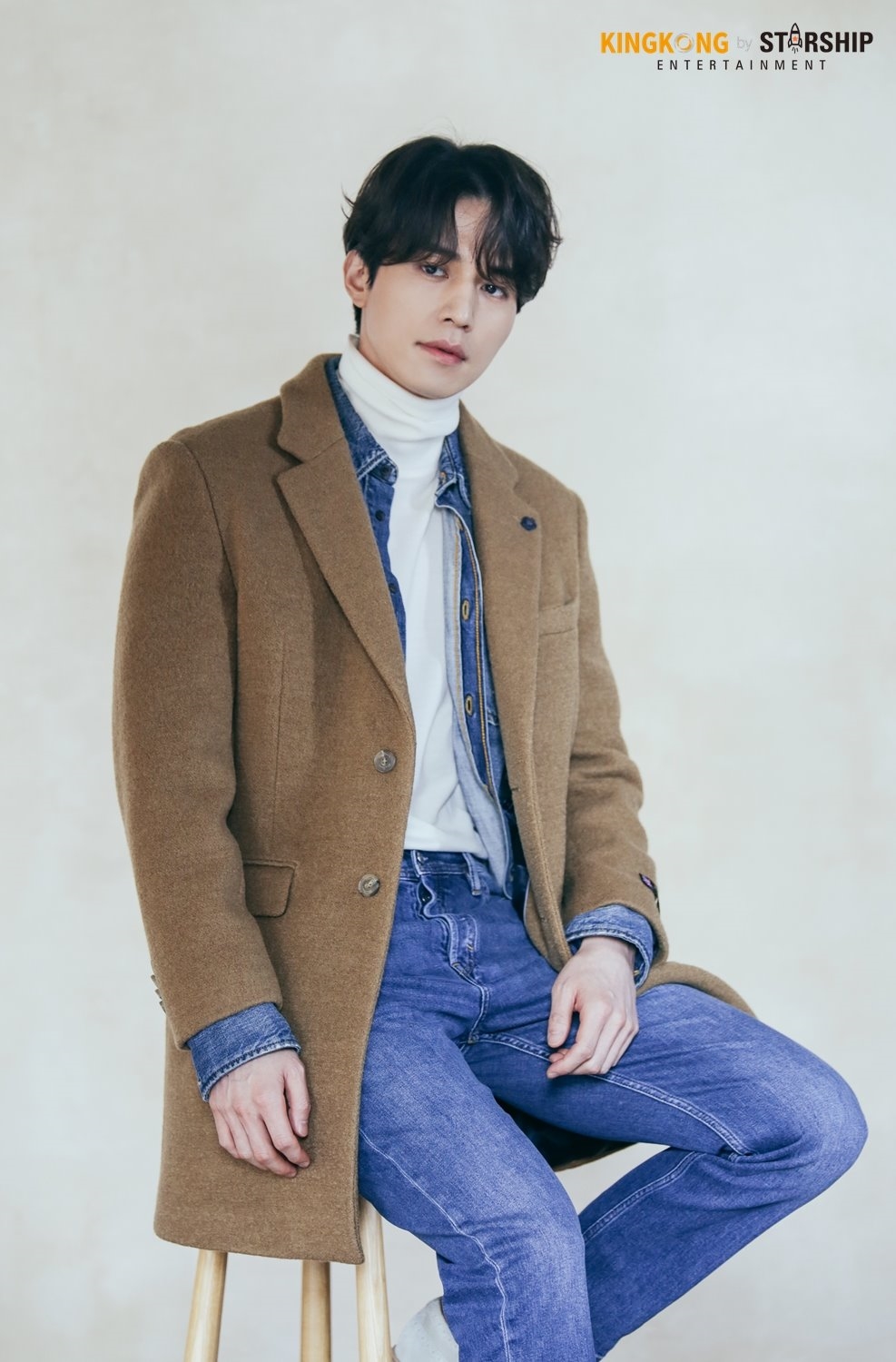 Lee Dong Wook điển trai, lịch lãm trong bộ ảnh quảng cáo mới