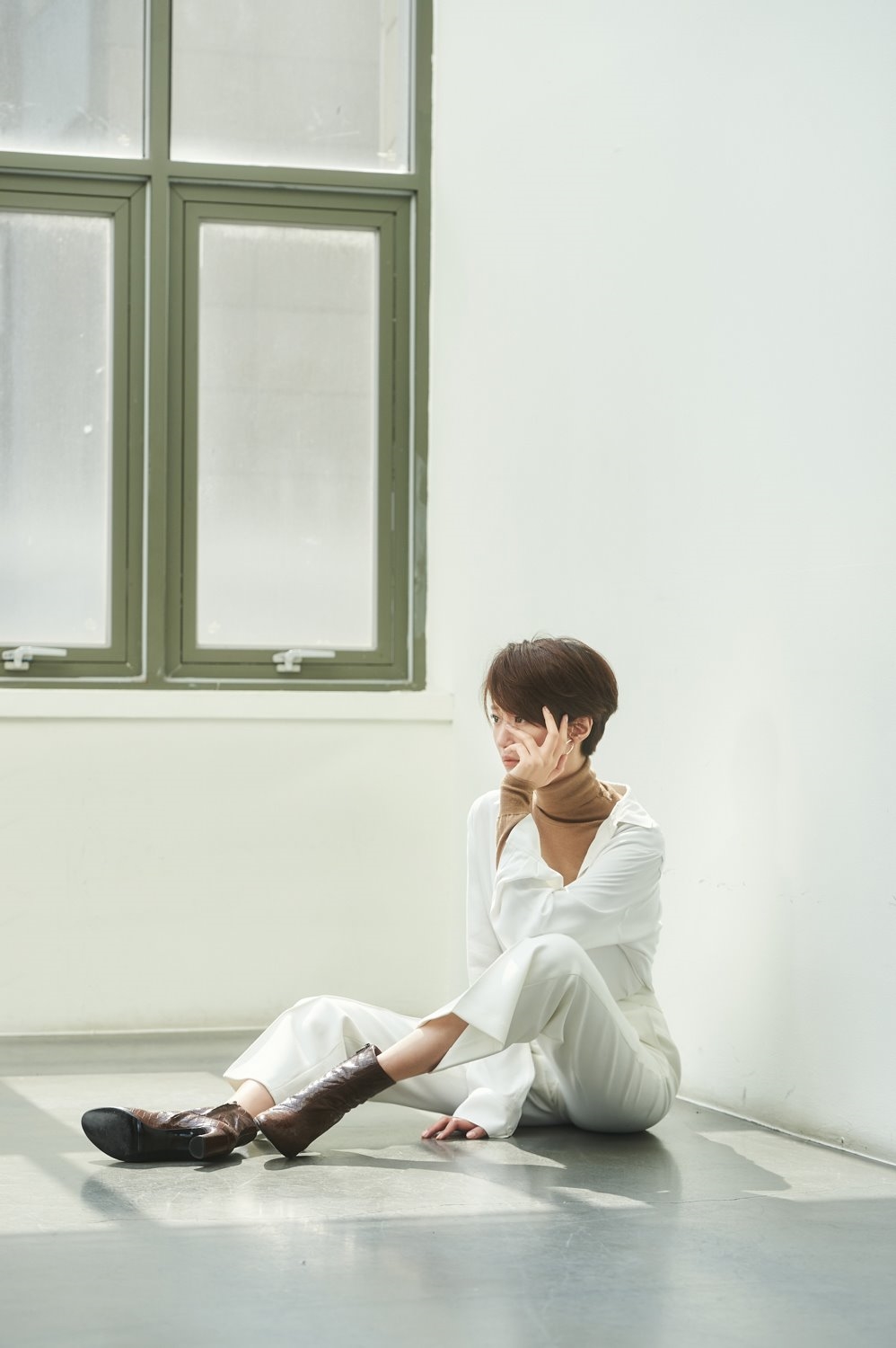 Go Jun Hee đẹp ngây ngất với bộ sưu tập áo sơmi yêu thích