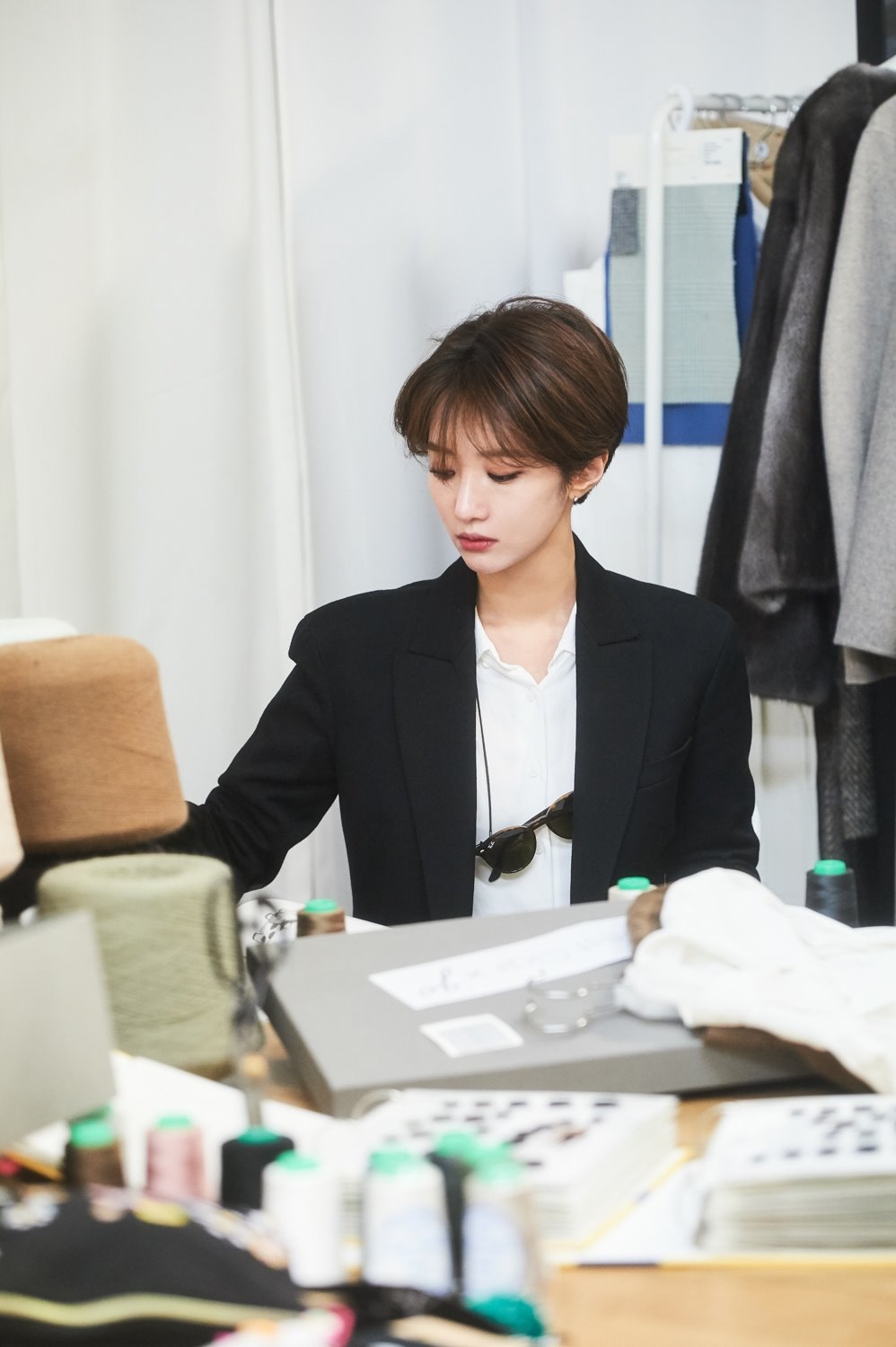 Go Jun Hee đẹp ngây ngất với bộ sưu tập áo sơmi yêu thích