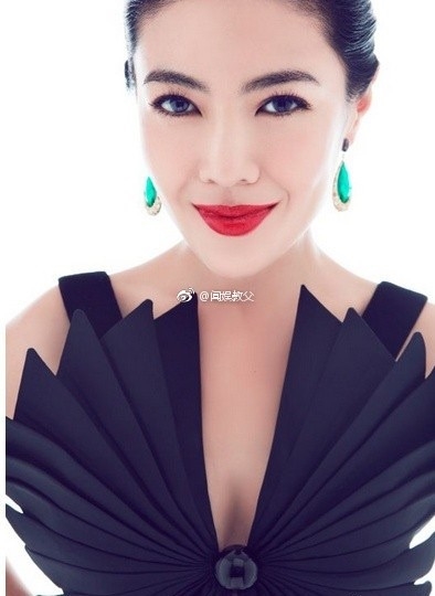 Fan gây họa, Địch Lệ Nhiệt Ba lại hứng chịu gạch đá