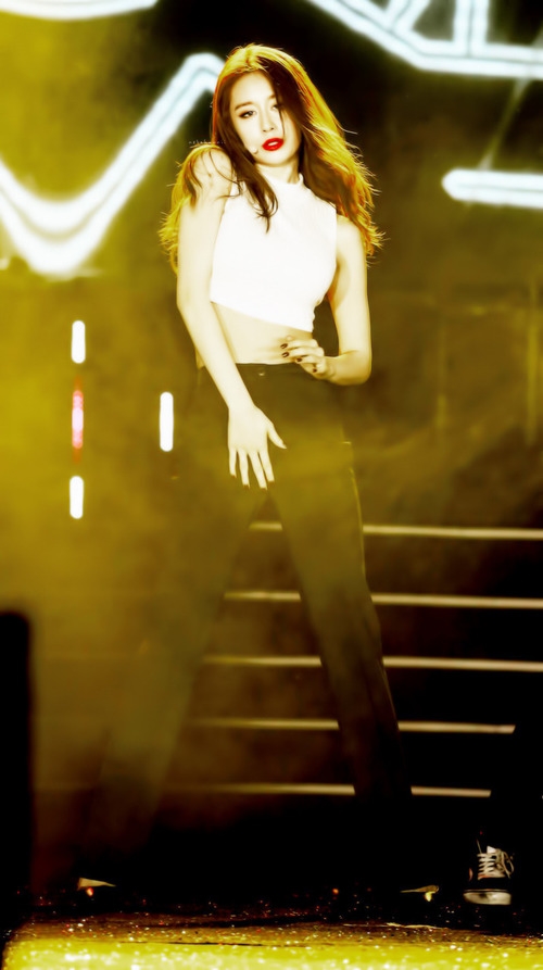 Jiyeon xinh đẹp và quyến rũ trên sân khấu concert nước ngoài