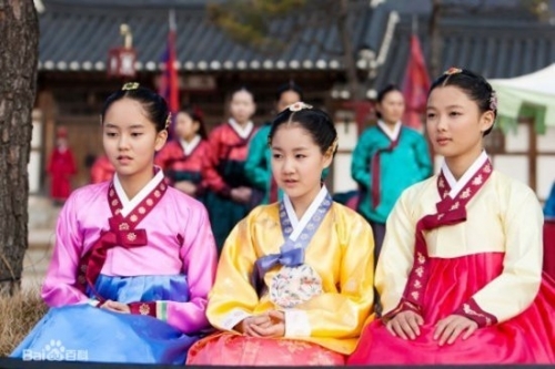 Lựa chọn con đường học vấn của Kim Yoo Jung, Kim So Hyun và Ji Jin Hee