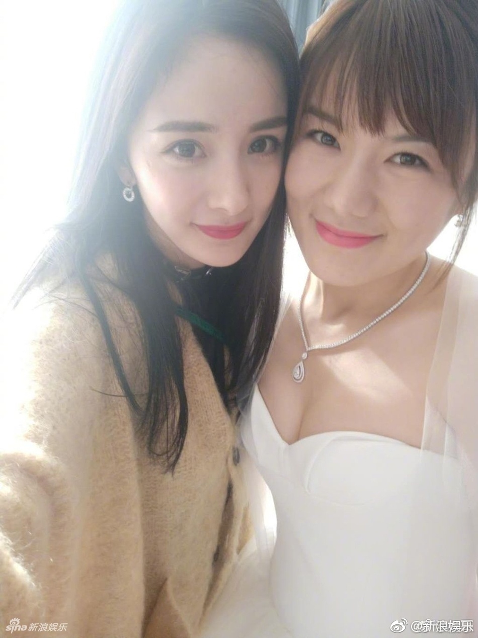 Dương Mịch vẫn nổi bần bật ở đám cưới quản lý cũ dù ăn diện đơn giản