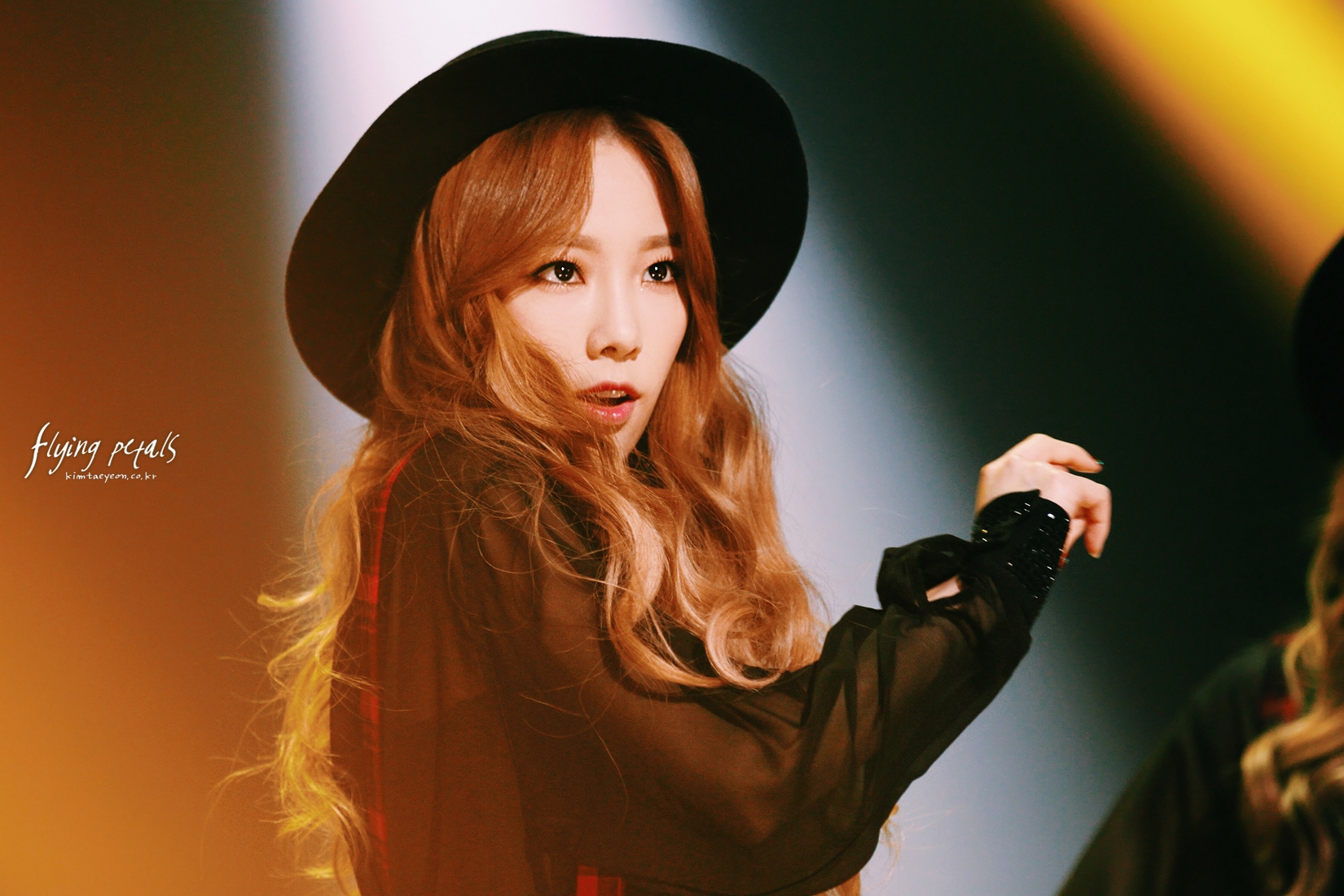 Fansite của Taeyeon: cưng thần tượng, năm nào cũng mua iphone tặng
