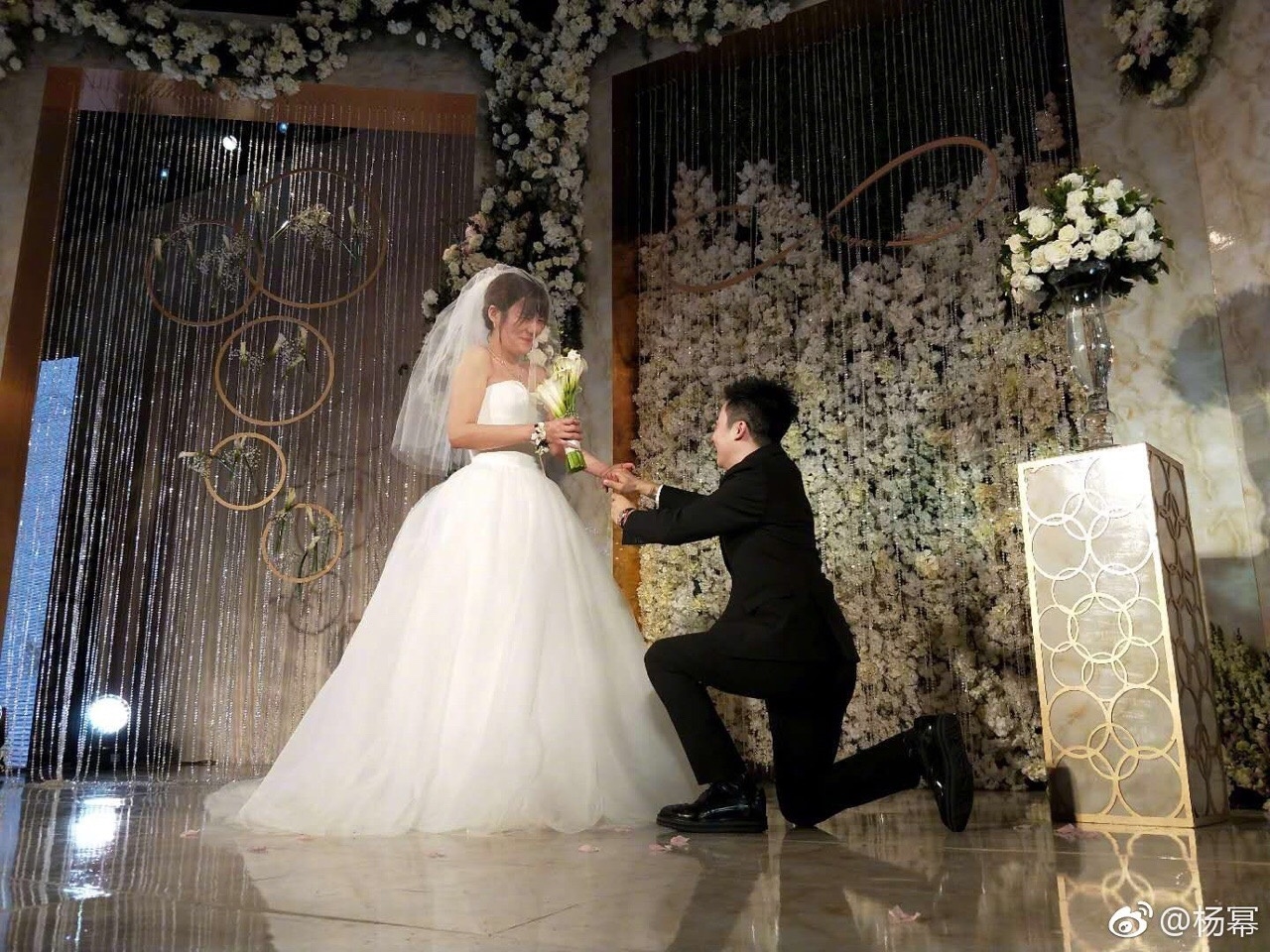 Dương Mịch vẫn nổi bần bật ở đám cưới quản lý cũ dù ăn diện đơn giản