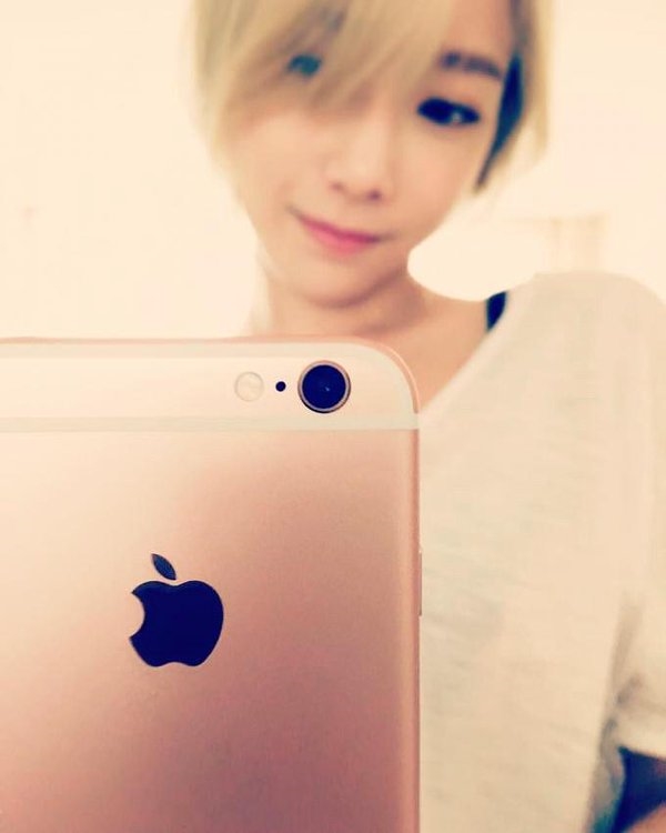 Fansite của Taeyeon: cưng thần tượng, năm nào cũng mua iphone tặng