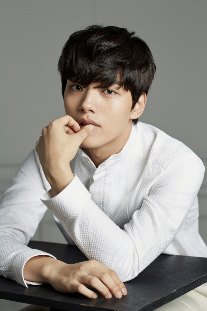 Yeo Jin Goo sẽ quay lại màn ảnh nhỏ đầu năm 2018 với drama mới?