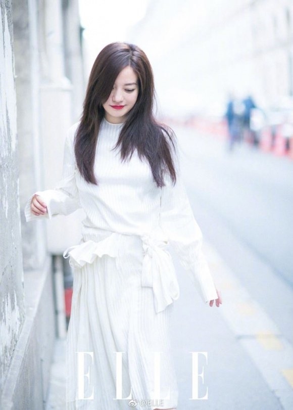 Những đặc quyền hiển hách của 'Én nhỏ' Triệu Vy tại Cbiz hiện nay