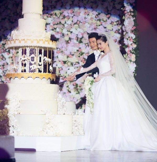 Huỳnh Hiểu Minh - AngelaBaby được tôn làm 'thánh mai mối'