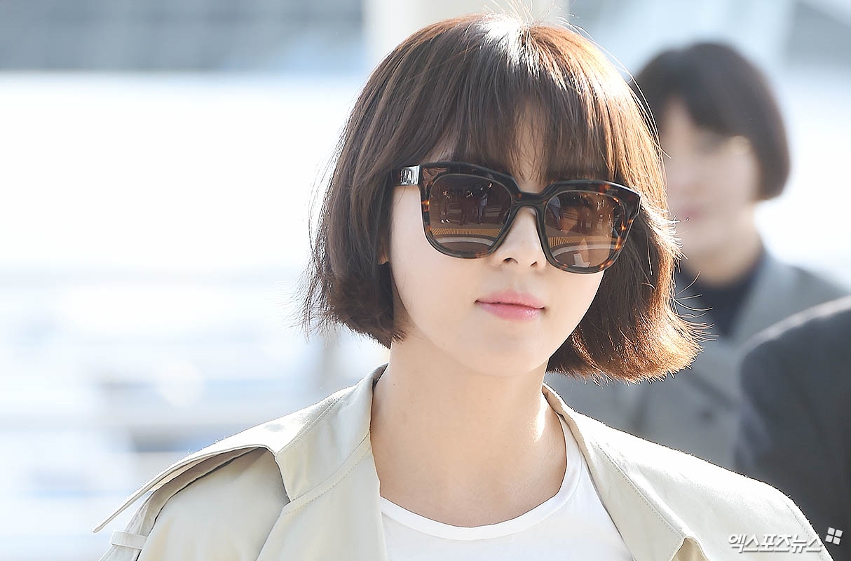 Ha Ji Won tự tin sải bước như 'soái ca' tại sân bay đi nước ng