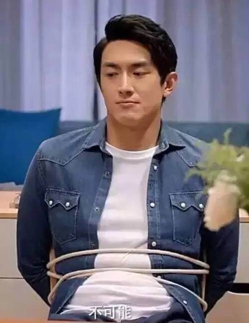 Các mỹ nam Hoa ngữ lộ ngấn mỡ bụng kém săn chắc