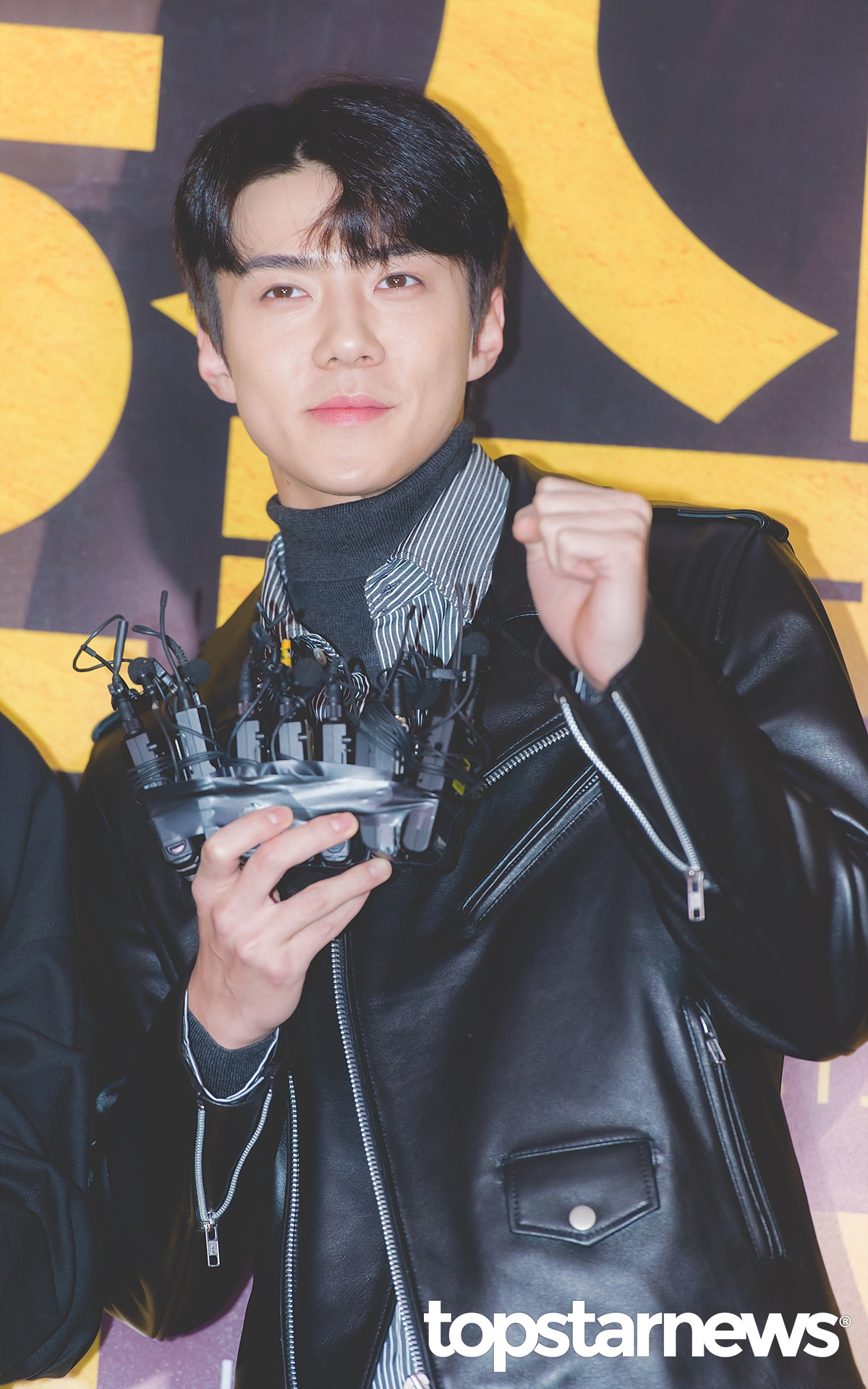Mỹ nhân 'She was pretty' tái xuất sang chảnh, dàn mỹ nam EXO gây sốt