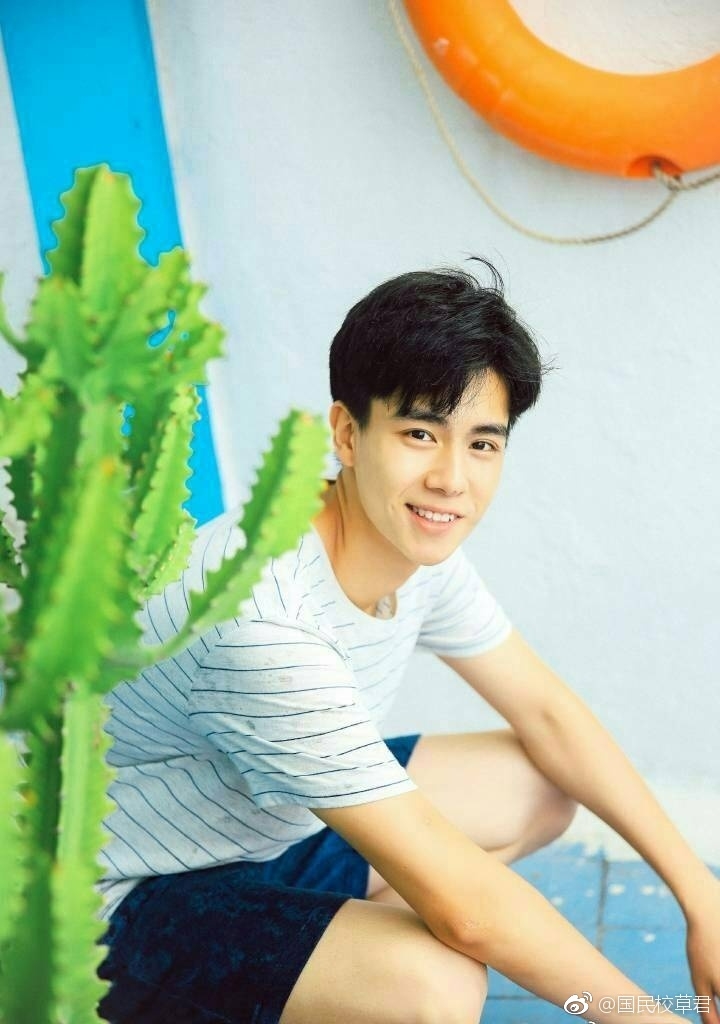 Hồ Nhất Thiên - Chàng nam thần mới nổi hot nhất hiện nay