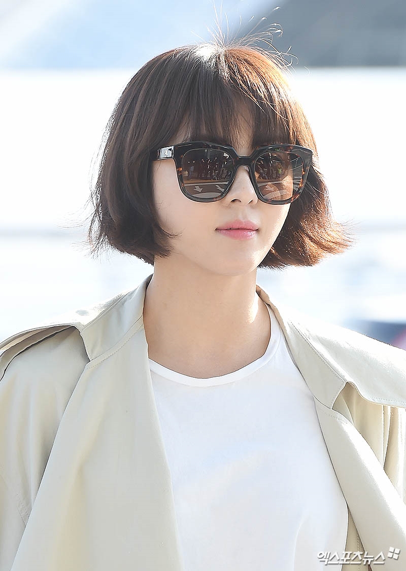 Ha Ji Won tự tin sải bước như 'soái ca' tại sân bay đi nước ng