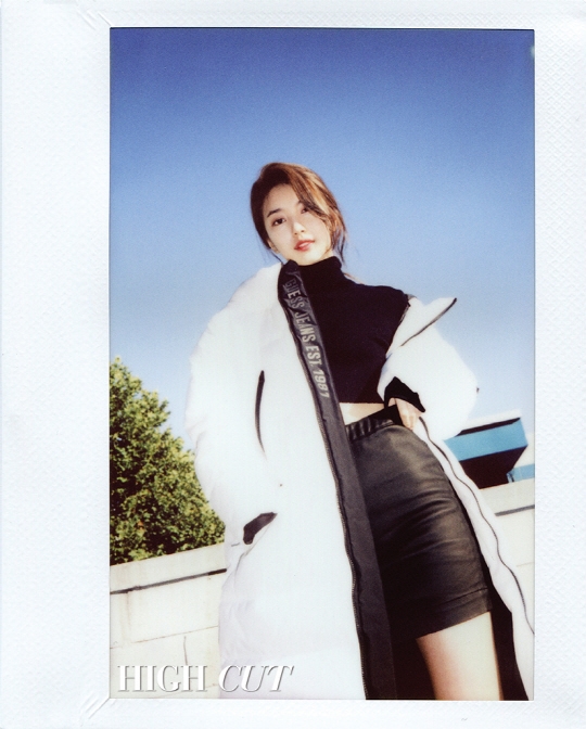 Ngắm Suzy nữ tính quyến rũ mọi ánh nhìn trong bộ ảnh tạp chí mới