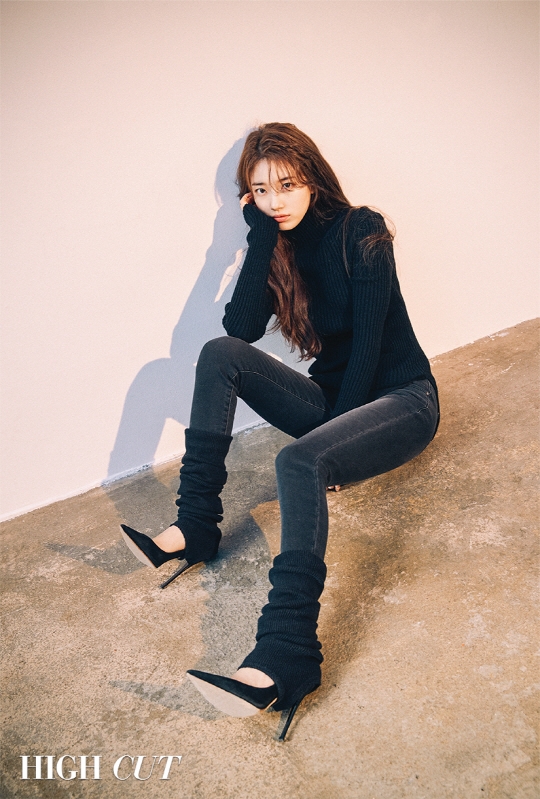 Ngắm Suzy nữ tính quyến rũ mọi ánh nhìn trong bộ ảnh tạp chí mới