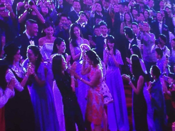 Huỳnh Hiểu Minh - AngelaBaby được tôn làm 'thánh mai mối'