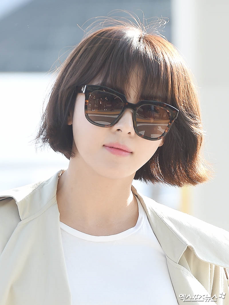 Ha Ji Won tự tin sải bước như 'soái ca' tại sân bay đi nước ng