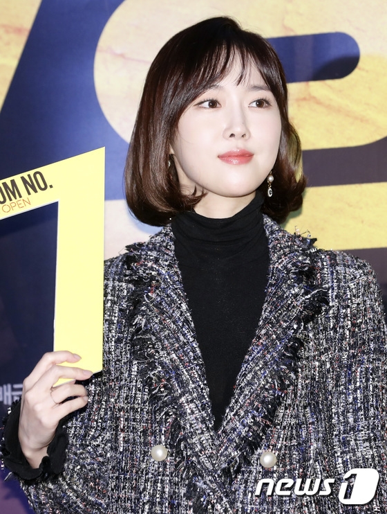 Mỹ nhân 'She was pretty' tái xuất sang chảnh, dàn mỹ nam EXO gây sốt