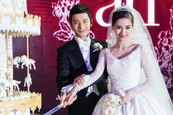 Huỳnh Hiểu Minh tuyên chiến với báo chí vì con trai bị chụp lén