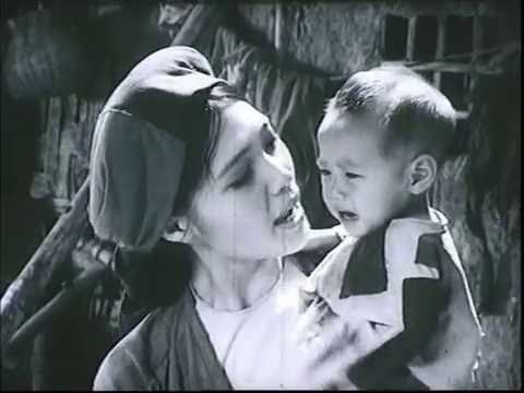 Khi áo yếm xuất hiện trên phim Việt bị khen chê nhiều tranh cãi