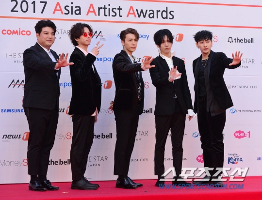 Dàn sao khủng 'dàn trận' trên thảm đỏ 'Asia Artist Awards 2017'