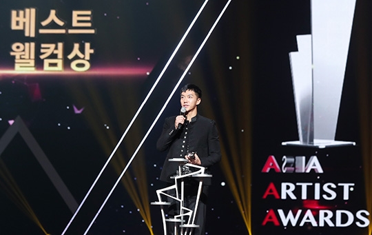 AAA 2017: Yoona ôm liền hai giải, Seung Gi được chào đón nhất
