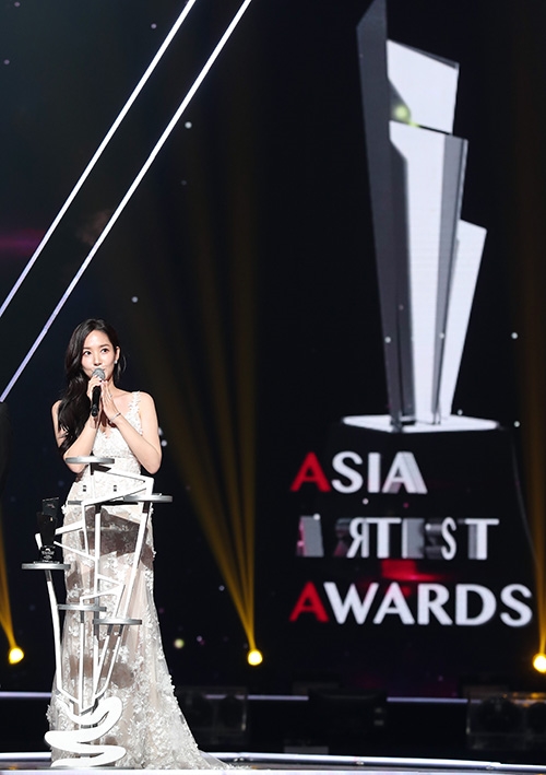AAA 2017: Yoona ôm liền hai giải, Seung Gi được chào đón nhất