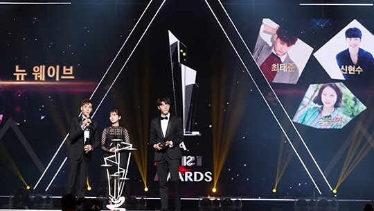AAA 2017: Yoona ôm liền hai giải, Seung Gi được chào đón nhất