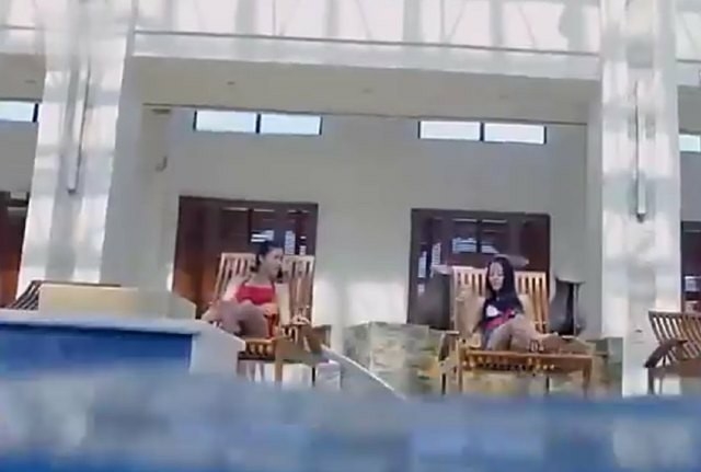 Hình ảnh của Địch Lệ Nhiệt Ba trong trang phục bikini nóng bỏng