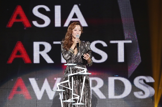 AAA 2017: Yoona ôm liền hai giải, Seung Gi được chào đón nhất