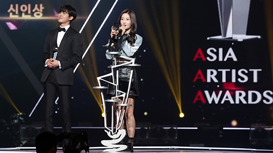 AAA 2017: Yoona ôm liền hai giải, Seung Gi được chào đón nhất